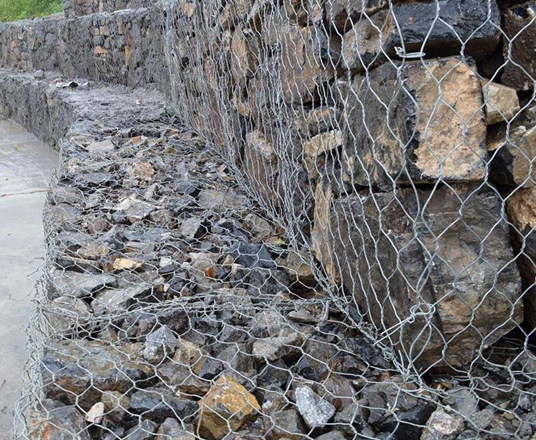 怎么增强玉溪石笼网的抗腐蚀性?